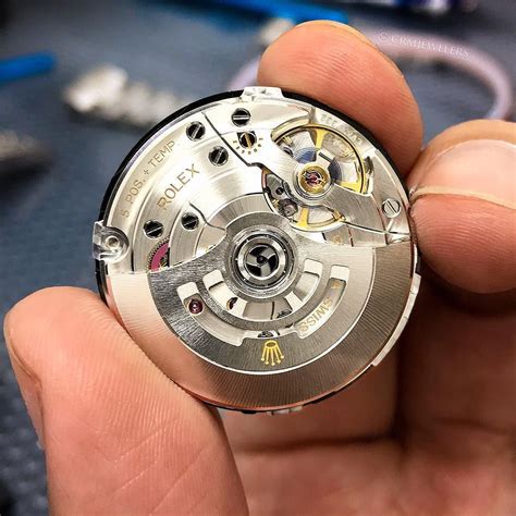 rolex calibre 3235 automatic movement.